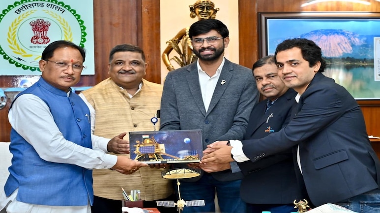ISRO के वैज्ञानिकों ने की CM विष्ण़ देव साय से मुलाकात, Space गैलरी के साथ इन मुद्दों पर हुई बात ISRO के वैज्ञानिकों ने की CM विष्ण़ देव साय से मुलाकात, Space गैलरी के साथ इन मुद्दों पर हुई बात