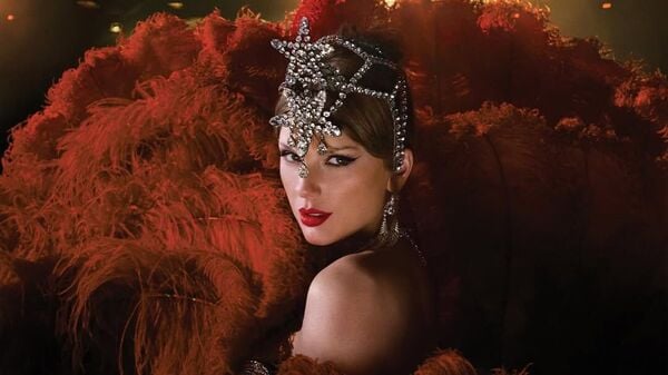 Taylor Swift's New Era Begins With 12-Track Album <i>The Life Of A Showgirl</i>