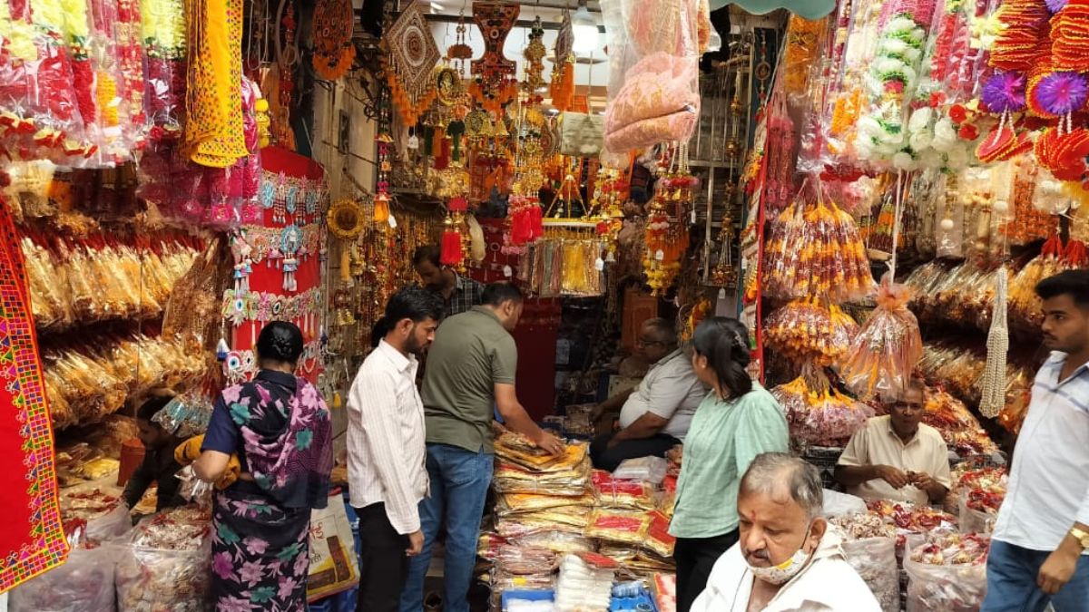 सदर बाजार शॉपिंग गाइड : लाइट से लेकर बंधनवार तक, यहां मिलता है दिवाली का सबसे सस्‍ता सामान, जानें कैसे पहुंचे