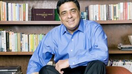 Richest Man Of Bollywood: पगार देण्याचेही पैसे नव्हते, कर्मचाऱ्यांनीच मालकाला दारू पाजली; आज 'शाहरूख'पेक्षा आहे जास्त संपत्ती