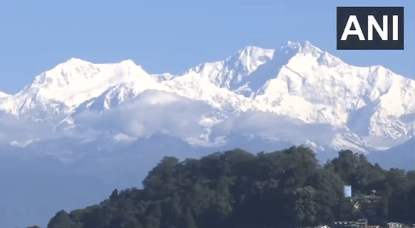 जैसे चलकर पास आया हो हिमालय! कहां से दिखा ऐसे दिव्य दृश्य, हैरान रह जाएंगे
