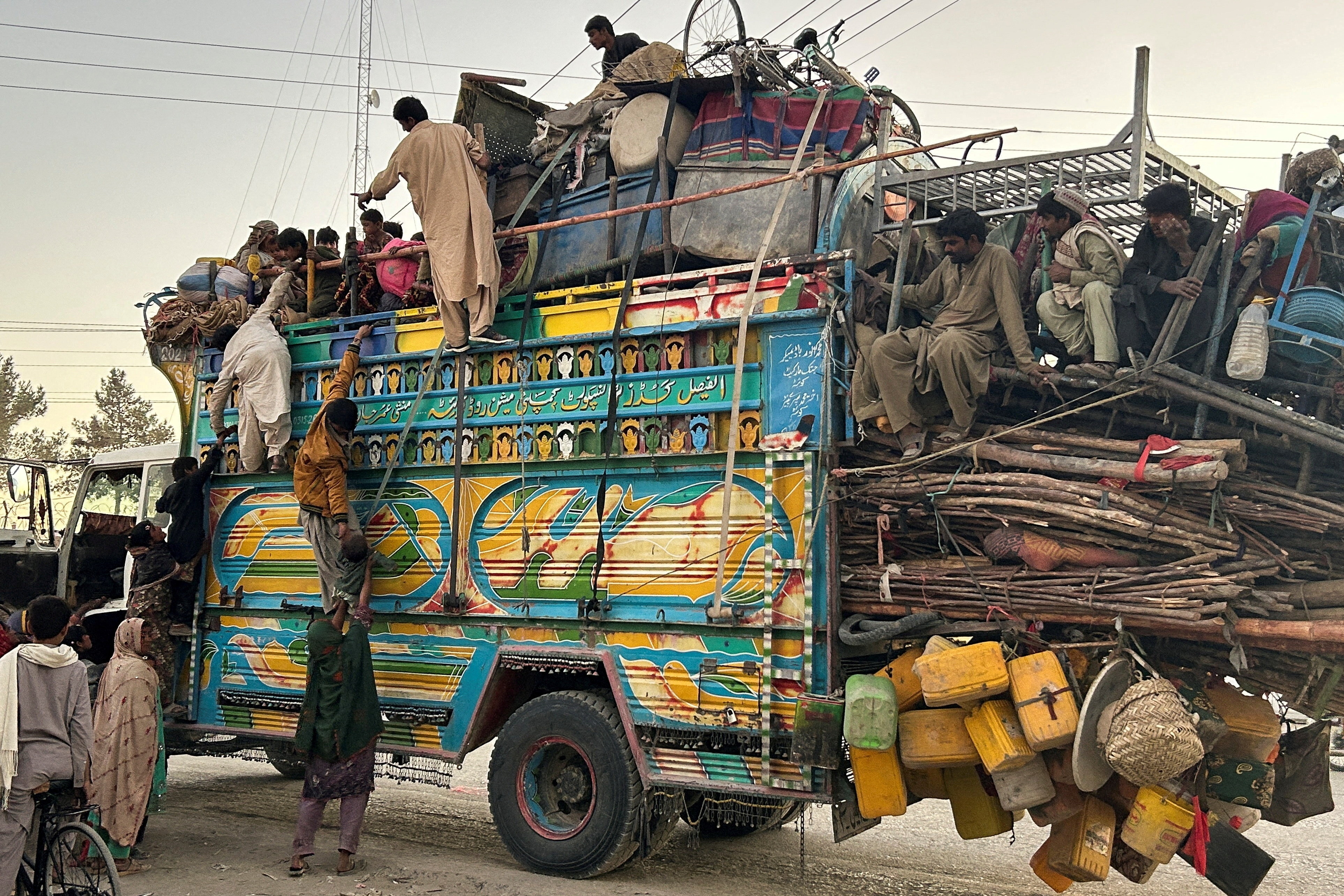 Residents ride a loaded truck of belongings, as they flee the area, following exchanges of fire between Pakistan and Afghanistan forces, at the border crossing in Chaman, Balochistan province, Pakistan, October 15, 2025. Residents ride a loaded truck of belongings, as they flee the area, following exchanges of fire between Pakistan and Afghanistan forces, at the border crossing in Chaman, Balochistan province, Pakistan, October 15, 2025.