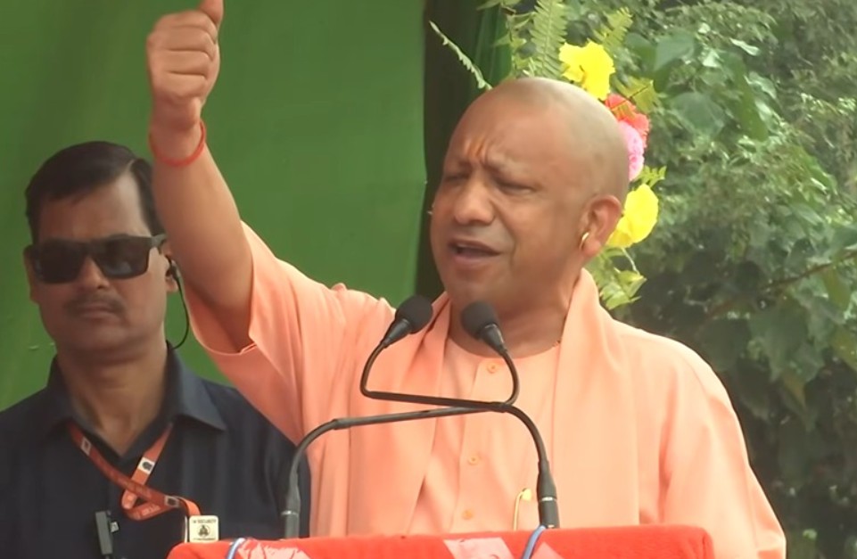'माफिया और मच्छर दोनों को खत्म किया', कुशीनगर में CM योगी बोले- पहले जंगल पार्टी का आतंक था