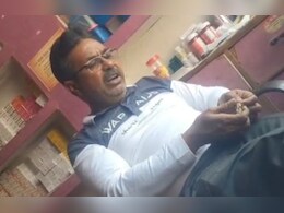 नप गए नेता जी! पत्रकारों से बदसलूकी पड़ी भारी; पुलिस ने मंडल महामंत्री के खिलाफ दर्ज किया केस नप गए नेता जी! पत्रकारों से बदसलूकी पड़ी भारी; पुलिस ने मंडल महामंत्री के खिलाफ दर्ज किया केस