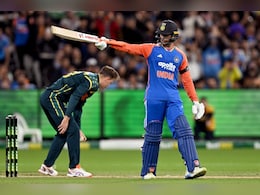 सेमीफाइनल में भारत की जीत के बाद महिला टीम के फैन बने अभिषेक शर्मा, कहा- 'वे ट्रॉफी के हकदार' सेमीफाइनल में भारत की जीत के बाद महिला टीम के फैन बने अभिषेक शर्मा, कहा- 'वे ट्रॉफी के हकदार'