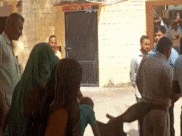 Rajasthan: महिलाओं का थाने में बवाल, पुलिसकर्मियों की जान पर आई आफत, जवानों की फाड़ी वर्दी और किया पथराव Rajasthan: महिलाओं का थाने में बवाल, पुलिसकर्मियों की जान पर आई आफत, जवानों की फाड़ी वर्दी और किया पथराव