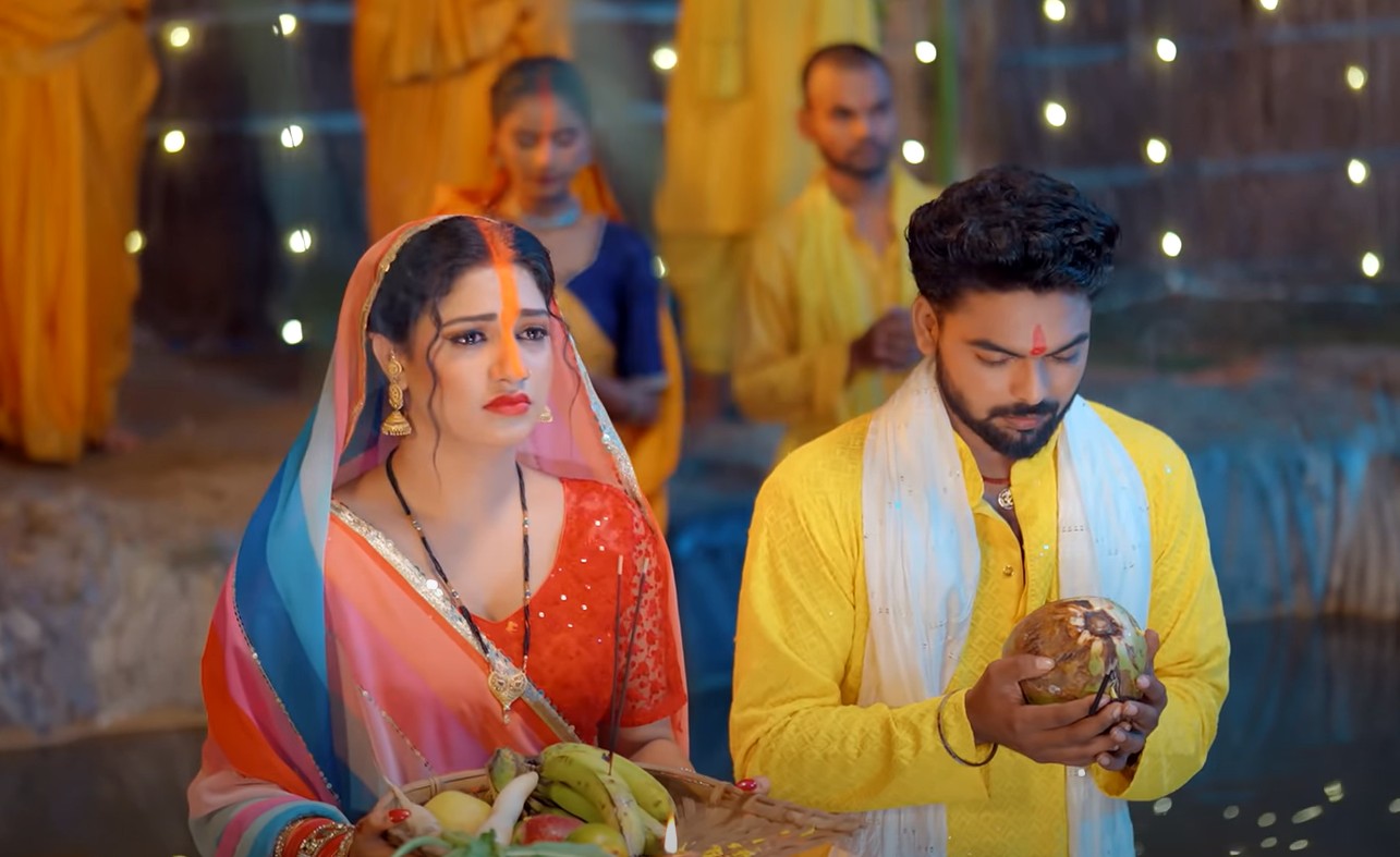 छठी मईया की भक्ति में डूबे भक्तों को इमोशनल कर देगा ये नया छठ पूजा गीत, फैंस बोले- जय छठी मैया