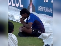 India Star Eats Burger On Boundary Line During Delhi Test, Fans Remind Him Of IPL Contract