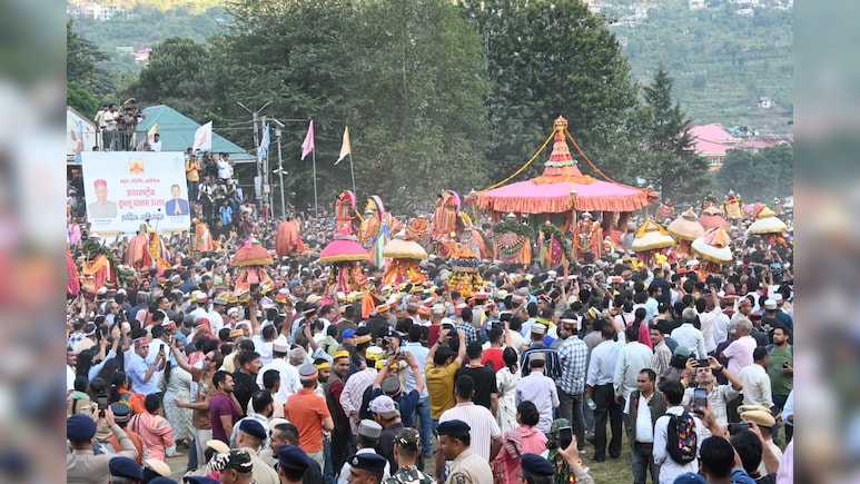 कुल्लू में शुरू हुआ अंतरराष्ट्रीय दशहरा उत्सव, देवी-देवताओं का रघुनाथ से भव्य मिलन
