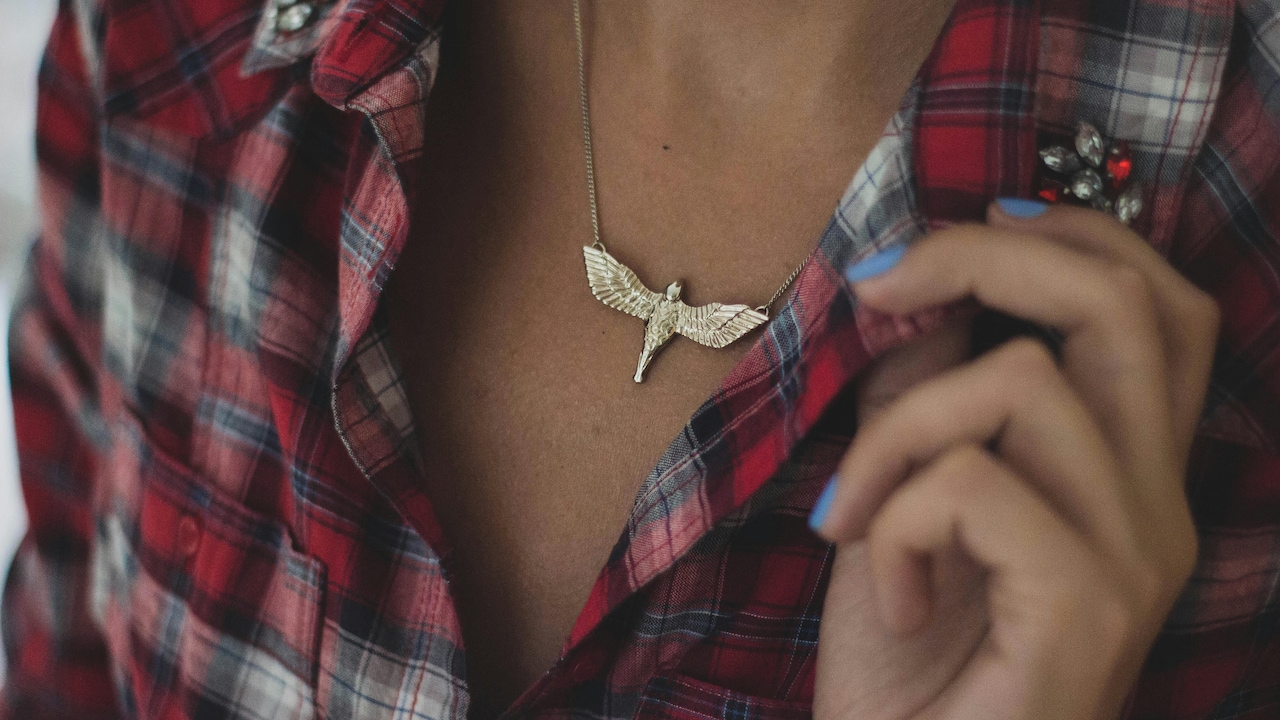 Necklace Lengths That Suit Collared Shirts: And Lengths to Avoid