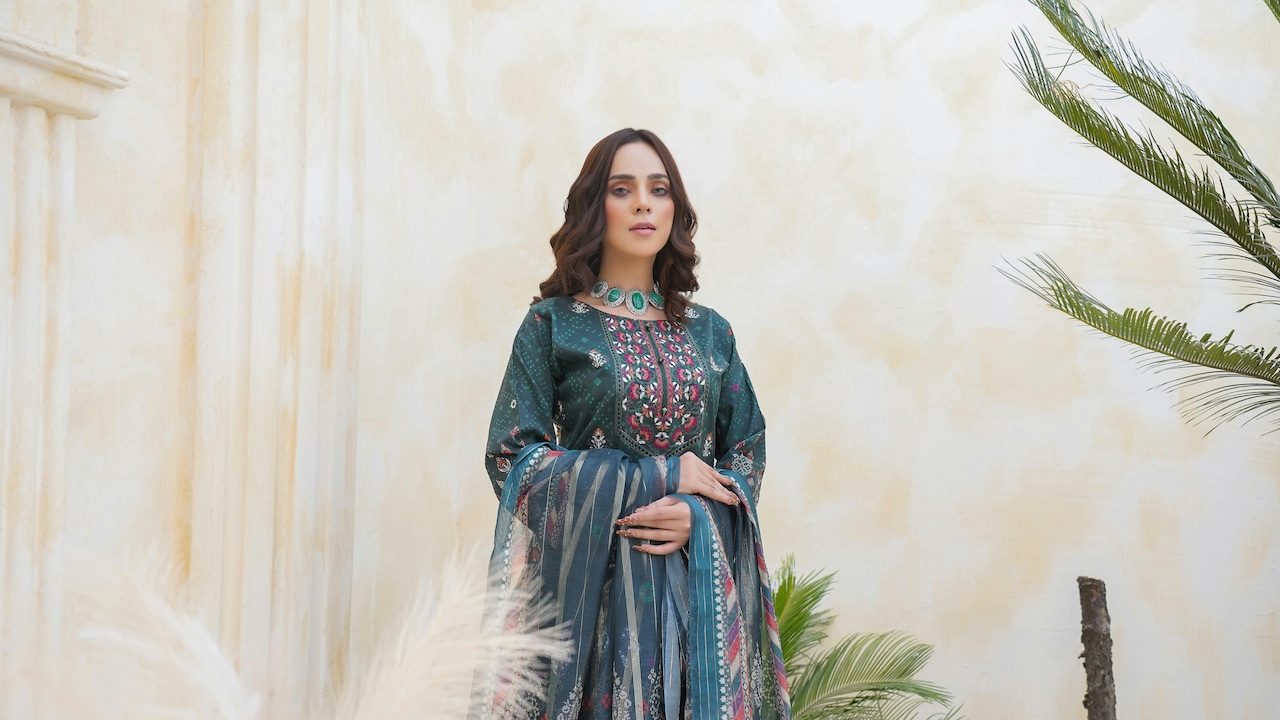 Explore suits and sarees from Taavi and House of Pataudi at 65% off on Myntra