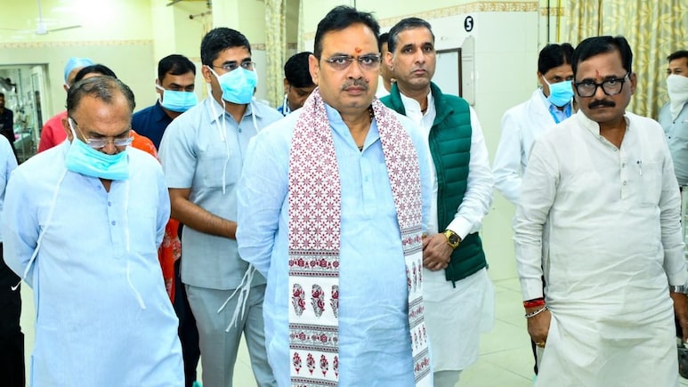 SMS अस्पताल पहुंचे सीएम भजनलाल, स्पीकर देवनानी की पत्नी और MBBS छात्र राहुल घोसलिया का हालचाल जाना SMS अस्पताल पहुंचे सीएम भजनलाल, स्पीकर देवनानी की पत्नी और MBBS छात्र राहुल घोसलिया का हालचाल जाना