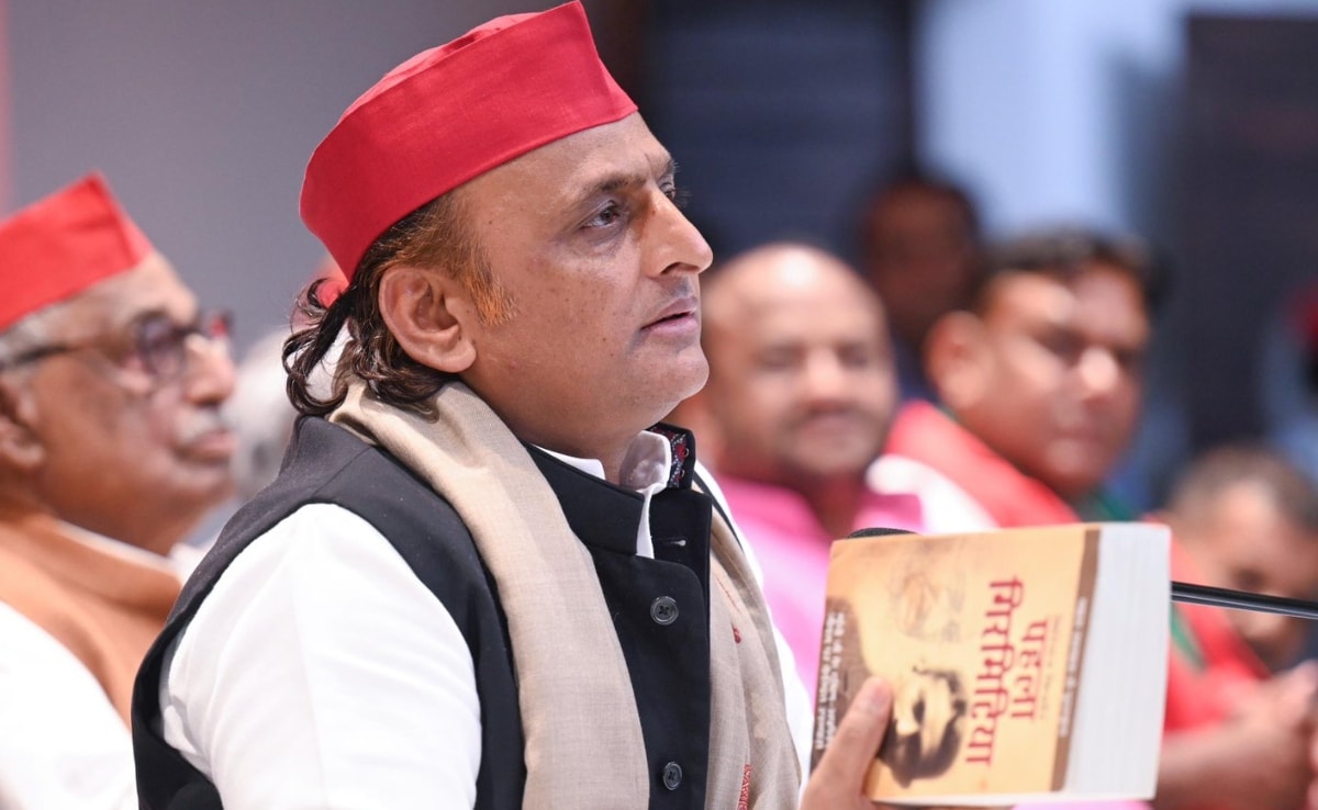 लोकसभा चुनाव में मिलि सफलता के बाद से अखिलेश यादव अपने पीडीए वोट बैंक को और मजबूत करने में जुटे हैं. लोकसभा चुनाव में मिलि सफलता के बाद से अखिलेश यादव अपने पीडीए वोट बैंक को और मजबूत करने में जुटे हैं.