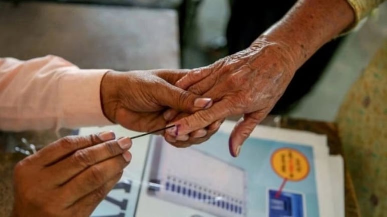 कोई और डाल गया है आपके नाम का वोट तो क्या कर सकते हैं? ये है तरीका
