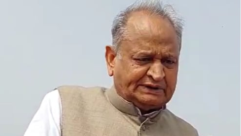 अशोक गहलोत का राजस्थान सरकार पर तीखा प्रहार, कहा- इस सरकार त्रासदी के सिवाय हो क्या रहा