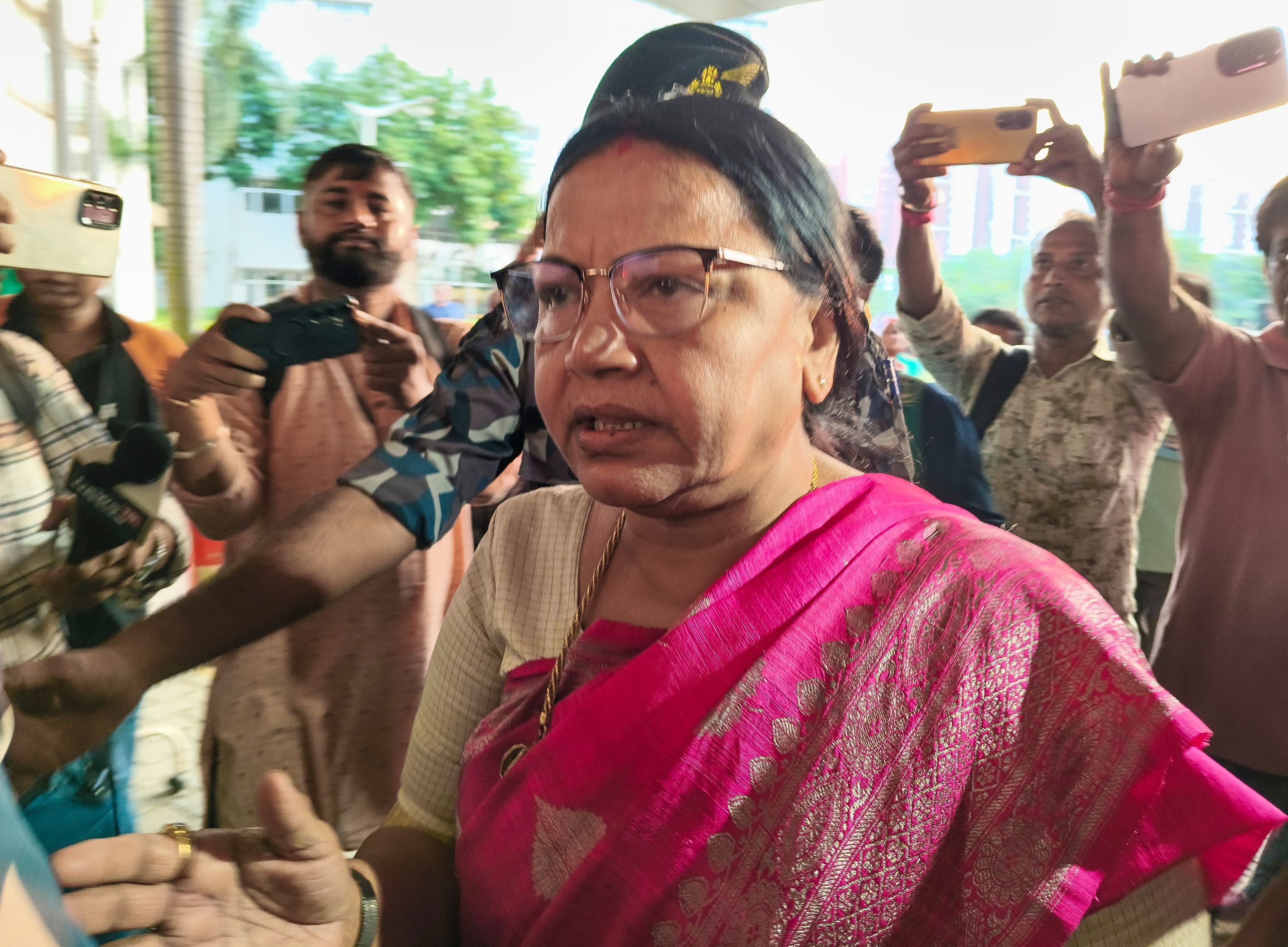 मेडिकल छात्रा से गैंगरेप के विरोध में बीजेपी कार्यकर्ताओं ने धरना प्रदर्शन किया. मेडिकल छात्रा से गैंगरेप के विरोध में बीजेपी कार्यकर्ताओं ने धरना प्रदर्शन किया.