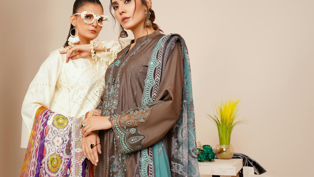 Styling Printed Kurtas for Petite Women: Top Outfit Tips Styling Printed Kurtas for Petite Women: Top Outfit Tips