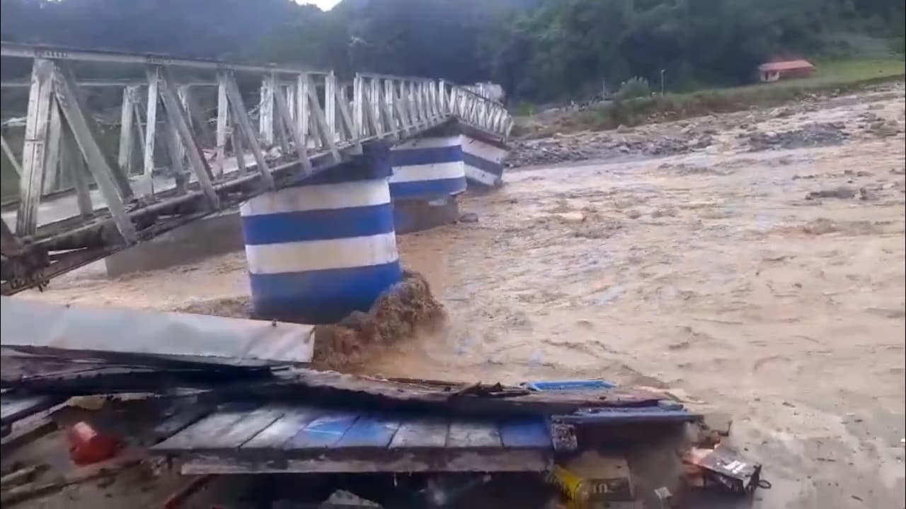 Video : Eyewitnesses Narrate Darjeeling Bridge Collapse Horror, How They Escaped
