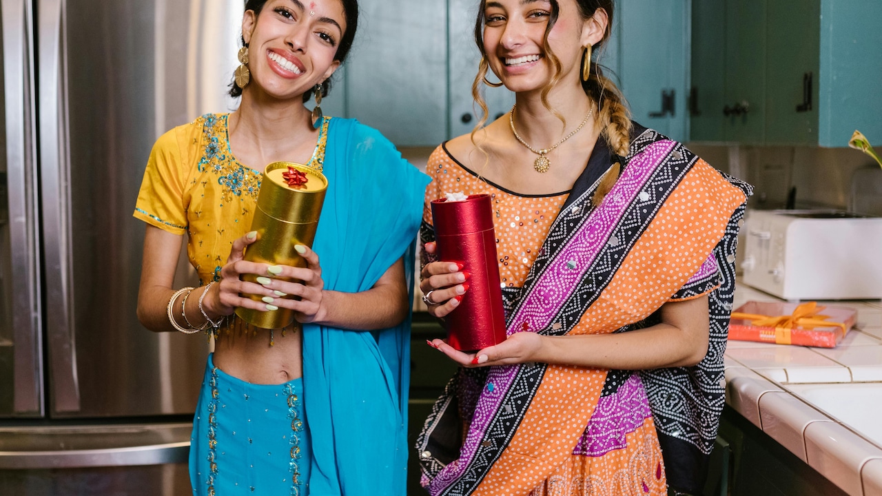 Light up hearts with budget-friendly Diwali gift ideas under ₹500