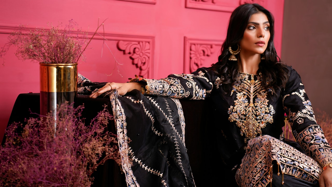 Ethnic Wear For Women Who Love Flats: Top Styling Tips For Effortless Glamour.