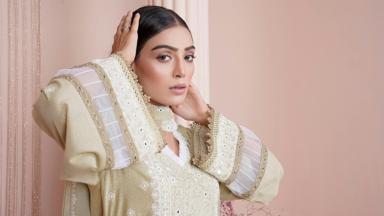 Celebrate the glow of Diwali in style with up to 70% off on elegant womens ethnic wear