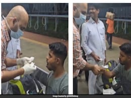 Video Shows Railway Doctor Fixing Passenger's Dislocated Jaw At Kerala Station, Wins Hearts Video Shows Railway Doctor Fixing Passenger's Dislocated Jaw At Kerala Station, Wins Hearts