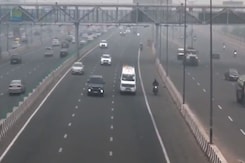 Delhi Air Emergency: AQI Crosses 400 In Capital Delhi Air Emergency: AQI Crosses 400 In Capital