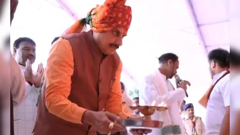 CM मोहन यादव ने शस्त्र पूजन कर याद किया ‘ऑपरेशन सिंदूर’, इंदौर में साइबर सुरक्षा चैटबॉट लॉन्च