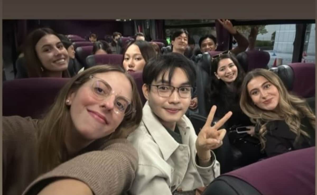 Sara Tendulkar enjoyed a bus ride in Tokyo. Photo: Sara Tendulkar/ Instagram