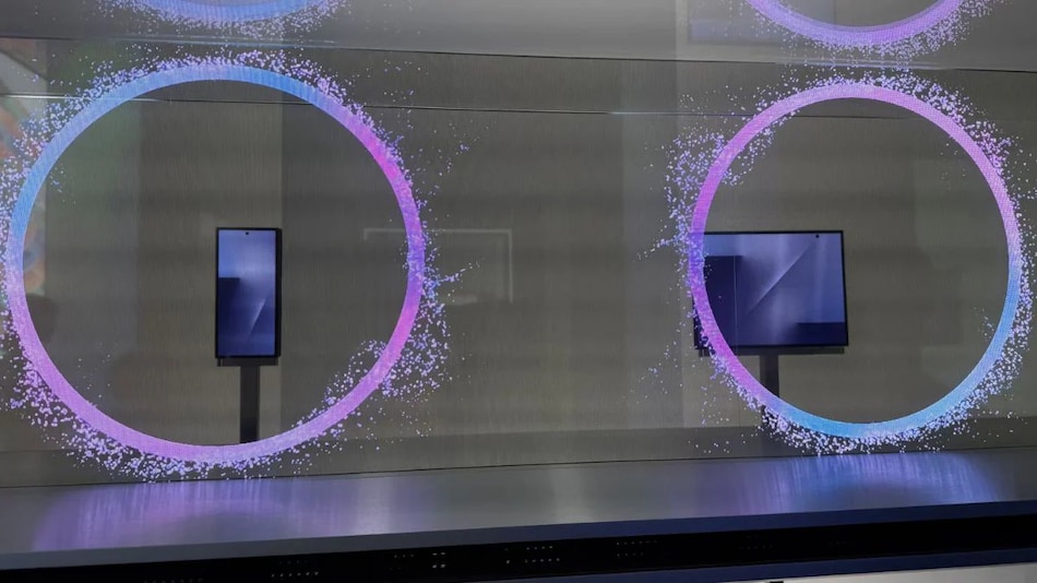 3 बार फोल्ड होने वाले फोन Galaxy Z Trifold की पहली झलक, मिलेगी 10 इंच बड़ी स्क्रीन! 3 बार फोल्ड होने वाले फोन Galaxy Z Trifold की पहली झलक, मिलेगी 10 इंच बड़ी स्क्रीन!