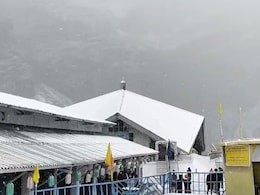 उत्तराखंड में बर्फबारी से खिले पर्यटकों के चेहरे, केदारनाथ में बढ़ी ठिठुरन, बाबा के भक्तों से खास अपील उत्तराखंड में बर्फबारी से खिले पर्यटकों के चेहरे, केदारनाथ में बढ़ी ठिठुरन, बाबा के भक्तों से खास अपील