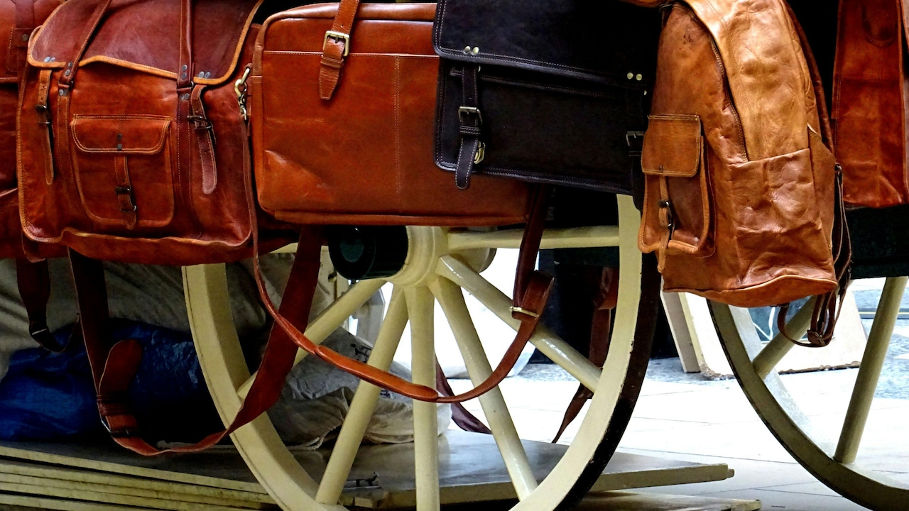 How To Prevent Leather Bags From Cracking In Dry, Air-Conditioned Offices
