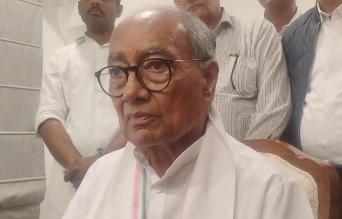 75th Constitution Day: लोकतंत्र और संविधान बचाने का निर्णायक समय; इंदौर में दिग्विजय सिंह का बड़ा बयान