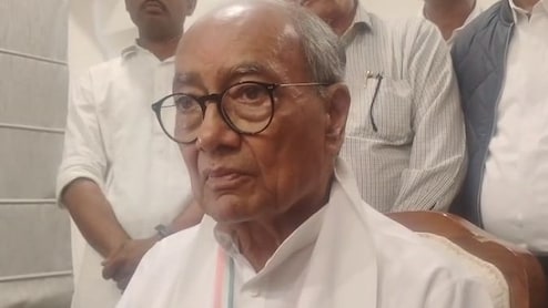 सिंधिया पर दिग्विजय ने कसा तंज, बोले-  अब सड़क पर उतरने से  कौन रोक रहा है?
