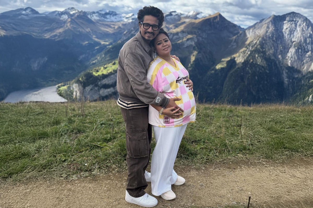 Bharti Singh Announces Second Pregnancy With Haarsh Limbachiyaa; Flaunts Baby Bump