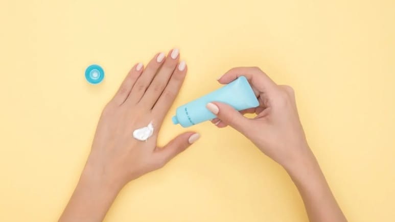Influencer's Lab Test Claims Top Indian Sunscreen Brands Fail SPF Standards: "Scam Exposed" Influencer's Lab Test Claims Top Indian Sunscreen Brands Fail SPF Standards: "Scam Exposed"