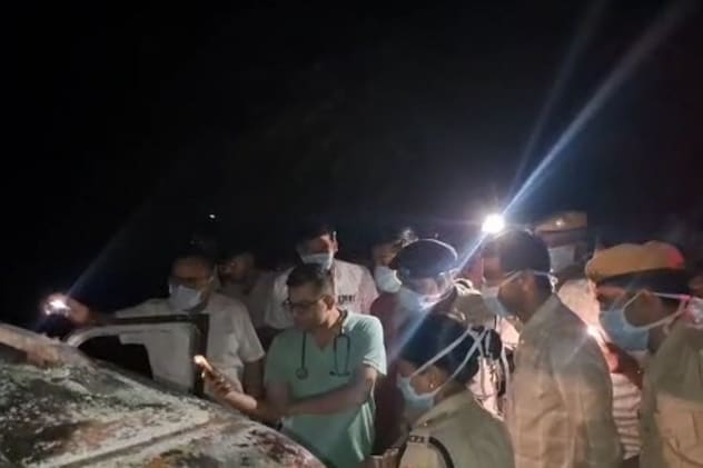 हादसे के बाद मौके पर पहुंचे आला अधिकारी हादसे के बाद मौके पर पहुंचे आला अधिकारी