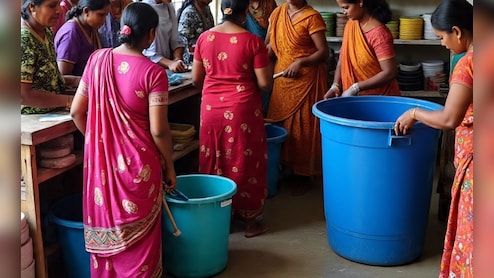 स्टोर रूम में रखा था नीला ड्रम, सफाई करने को खिसकाया तो मंजर देख महिलाओं की निकली चीख