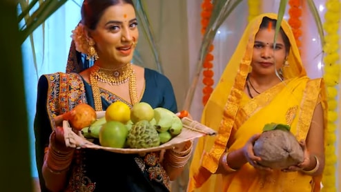 छठ पूजा से पहले आया अक्षरा सिंह का नया भक्ति गीत ‘केलवा के पात’, फैंस बोले- बहुत ही प्यारा छठ का गीत...