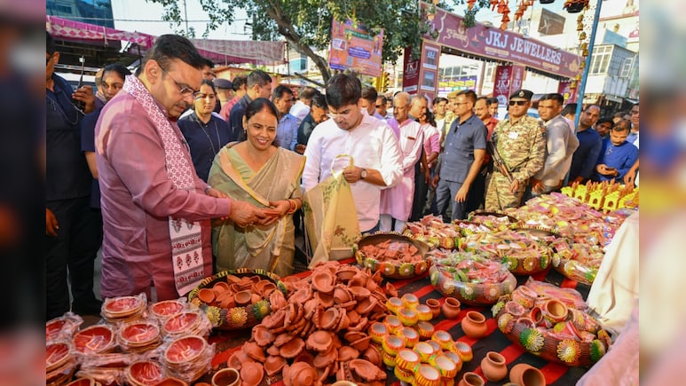 राजस्थान: सीएम भजनलाल ने सांगानेर बाजार में परिवार संग की दीपावली की खरीदारी राजस्थान: सीएम भजनलाल ने सांगानेर बाजार में परिवार संग की दीपावली की खरीदारी