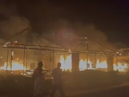 जैसलमेर के रिसोर्ट में लगी भयानक आग, तीन टेंट जलकर खाक; लाखों का नुकसान जैसलमेर के रिसोर्ट में लगी भयानक आग, तीन टेंट जलकर खाक; लाखों का नुकसान