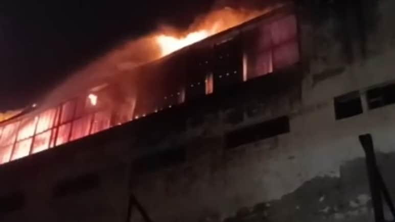 Rajasthan: अगरबत्ती बनाने वाली फैक्ट्री में भीषण आग, लपटों से घिरा पूरा परिसर, दर्जनभर गाड़ियों को करनी पड़ी मशक्कत Rajasthan: अगरबत्ती बनाने वाली फैक्ट्री में भीषण आग, लपटों से घिरा पूरा परिसर, दर्जनभर गाड़ियों को करनी पड़ी मशक्कत