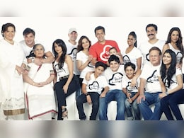 Salman Khan's Fam-Jam Pic Features Malaika Arora And Seema Sajdeh: "A Family That Keeps Growing Bigger" Salman Khan's Fam-Jam Pic Features Malaika Arora And Seema Sajdeh: "A Family That Keeps Growing Bigger"