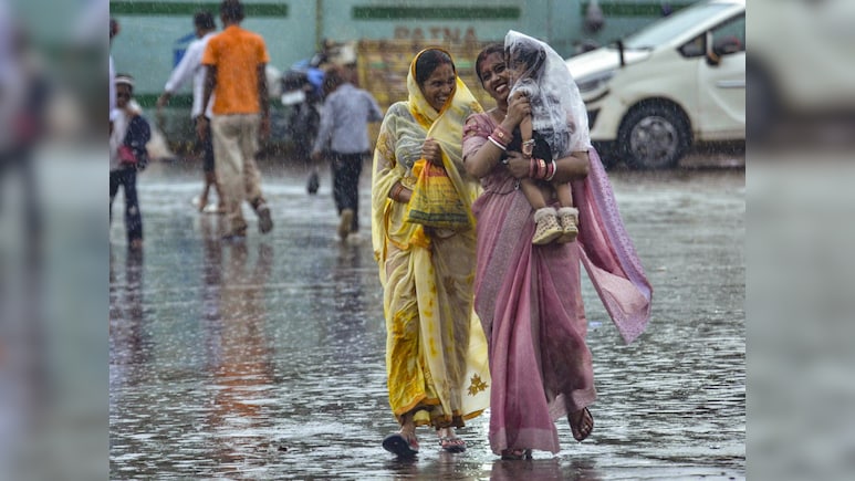बिहार में बारिश का कहर... आसमानी आफत से दर्जनों गांव जलमग्न, बिजली गुल, इंटरनेट भी बंद