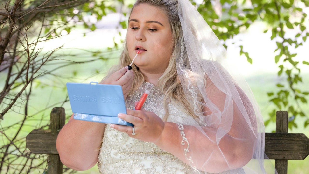 Glow beautifully this Diwali with everyday makeup essentials from Bobbi Brown Glow beautifully this Diwali with everyday makeup essentials from Bobbi Brown