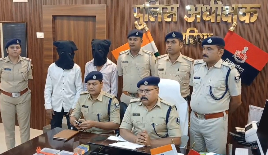 चुनाव से पहले अररिया में ₹50 हजार के जाली नोट और हथियार बरामद, दो गिरफ्तार