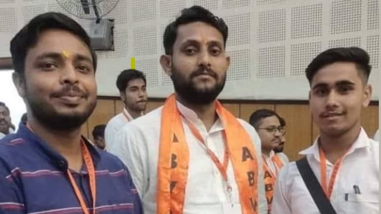 30 साल के सुजीत पासवान के लिए BJP ने काटा 30 साल के अनुभवी रामप्रीत पासवान का टिकट