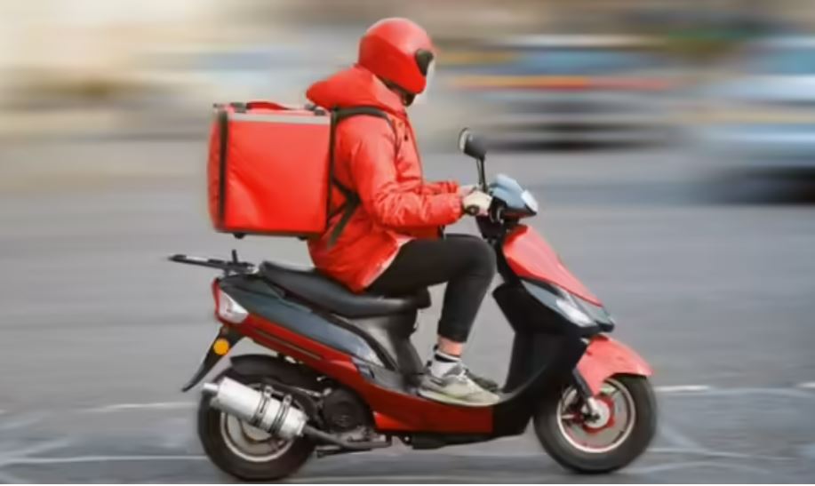 गुरुग्राम में ‘डिलीवरी मैन’ पर कुल्हाड़ी और लाठियों से हमला