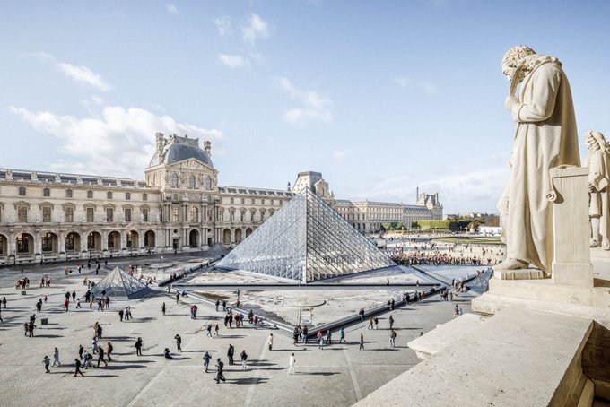 Paris' Louvre Museum Closes After Robbers Flee With Jewellery: Report