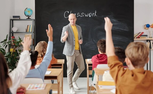 World Teachers' Day 2025: Wishes, Messages, Quotes, Facebook And WhatsApp Status To Share